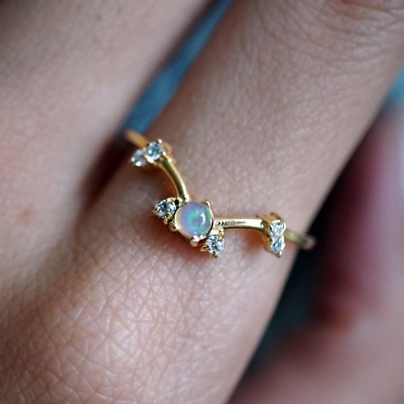 Tippy Taste Jewelry - Luna Opal Ring
